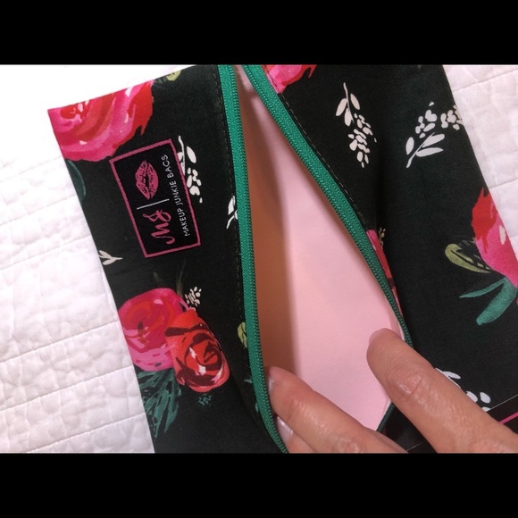 NEW Makeup Junkie Bag Size Small Floral Print - Picture 2 of 8